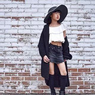 9岁小姑娘滑板视频,9岁滑板女孩