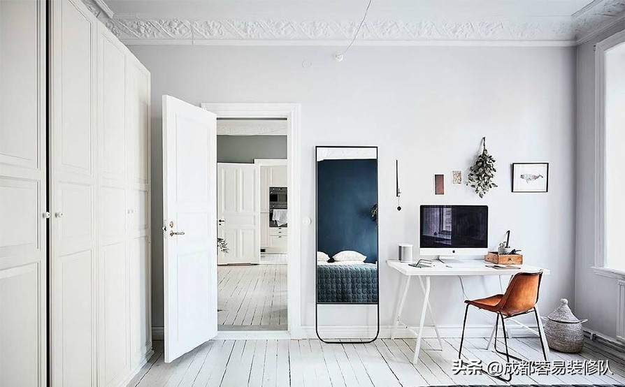 卧室衣柜定制好还是买成品好,装修房子衣柜定制还是买成品好