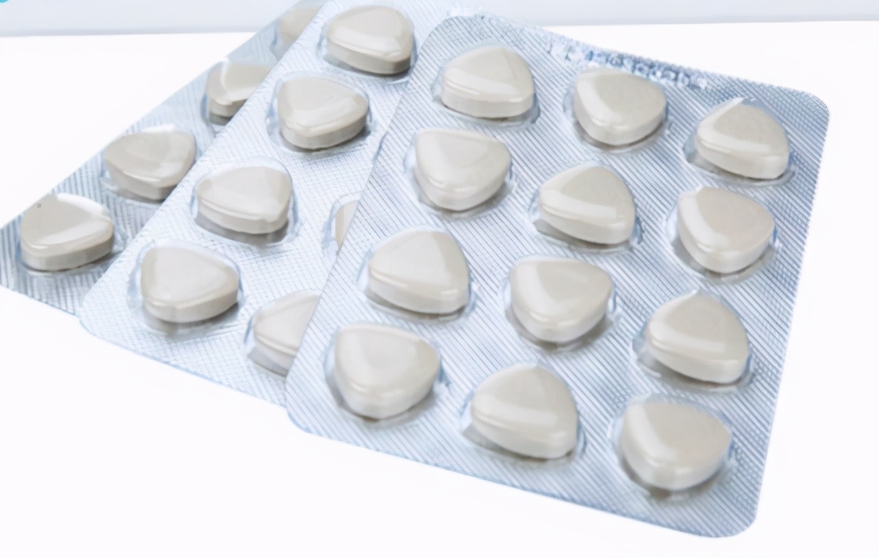 治狗狗拉稀的药,狗狗拉稀青褐色水