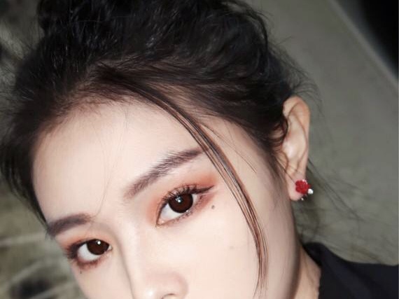 女人脸上哪些部位有痣是最好的,女士脸上哪个位置有痣最好