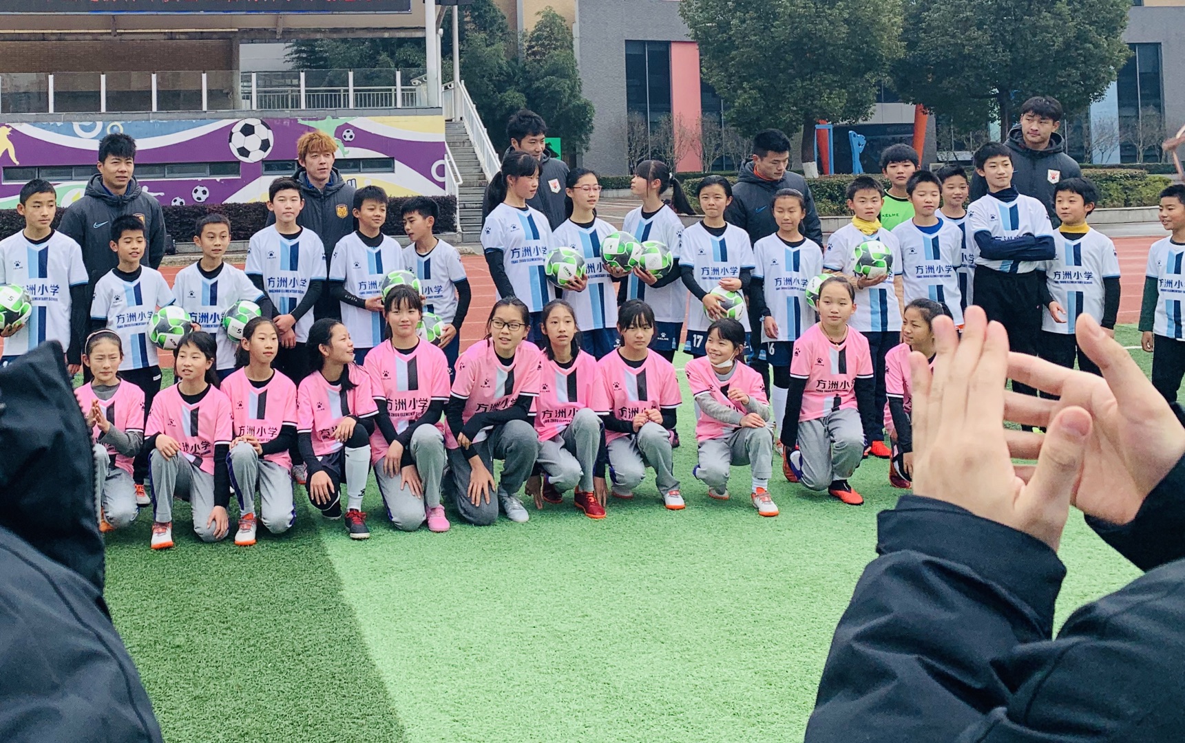 让体教结合理念融入校园足球,社区足球文化