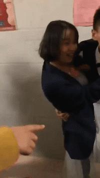 这突如其来的一字马，让我不厚道的笑了