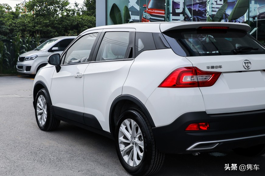 2019年中华v3自动挡顶配,2017年中华v3手动新车多少钱