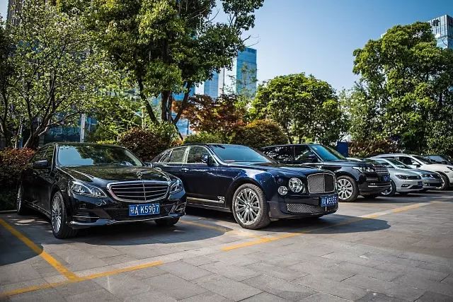 武汉豪车的视频,武汉最豪停车场