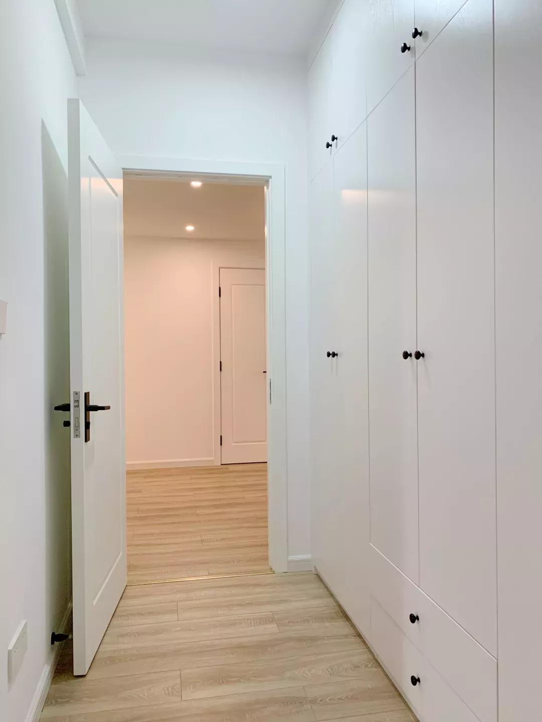 125平简约轻奢风家装设计,137平米客餐厅现代风装修效果图