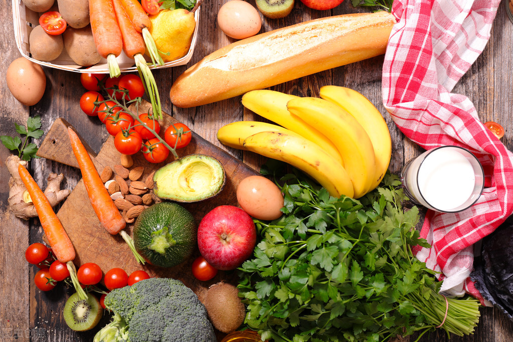 用醋泡脚、热水烫脚、酒精喷脚，能治脚气吗？