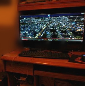 不用换大桌，都能再放一台显示器！太省空间了