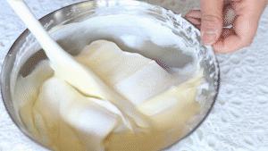 戚风蛋糕消泡是什么原因,戚风蛋糕太绵密是不是消泡了