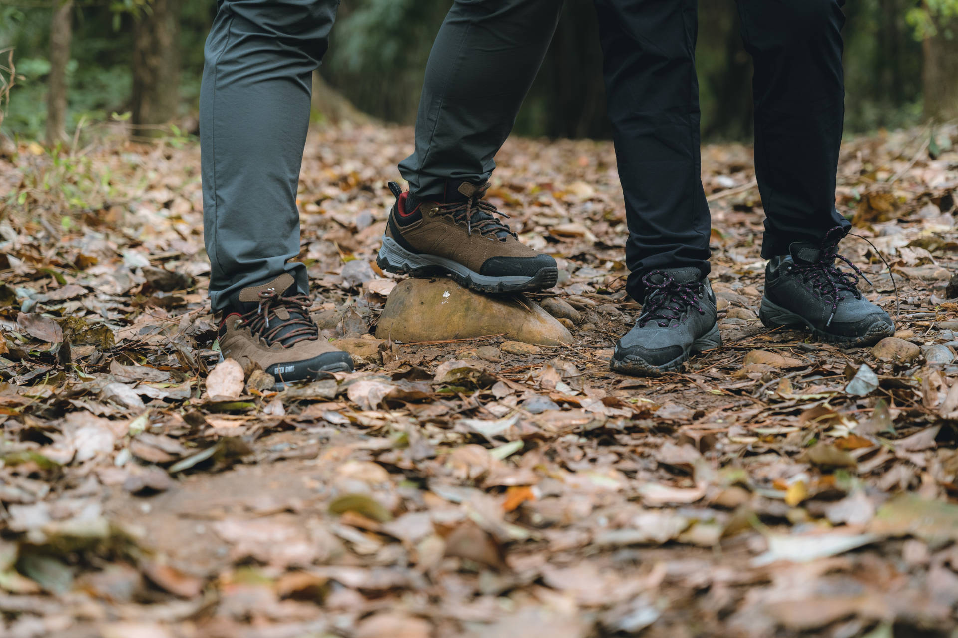 夏季户外徒步怎么穿,户外旅行穿搭图
