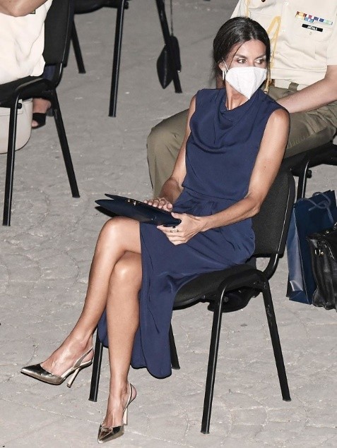 西班牙俩公主差几岁,西班牙公主两姐妹谁漂亮