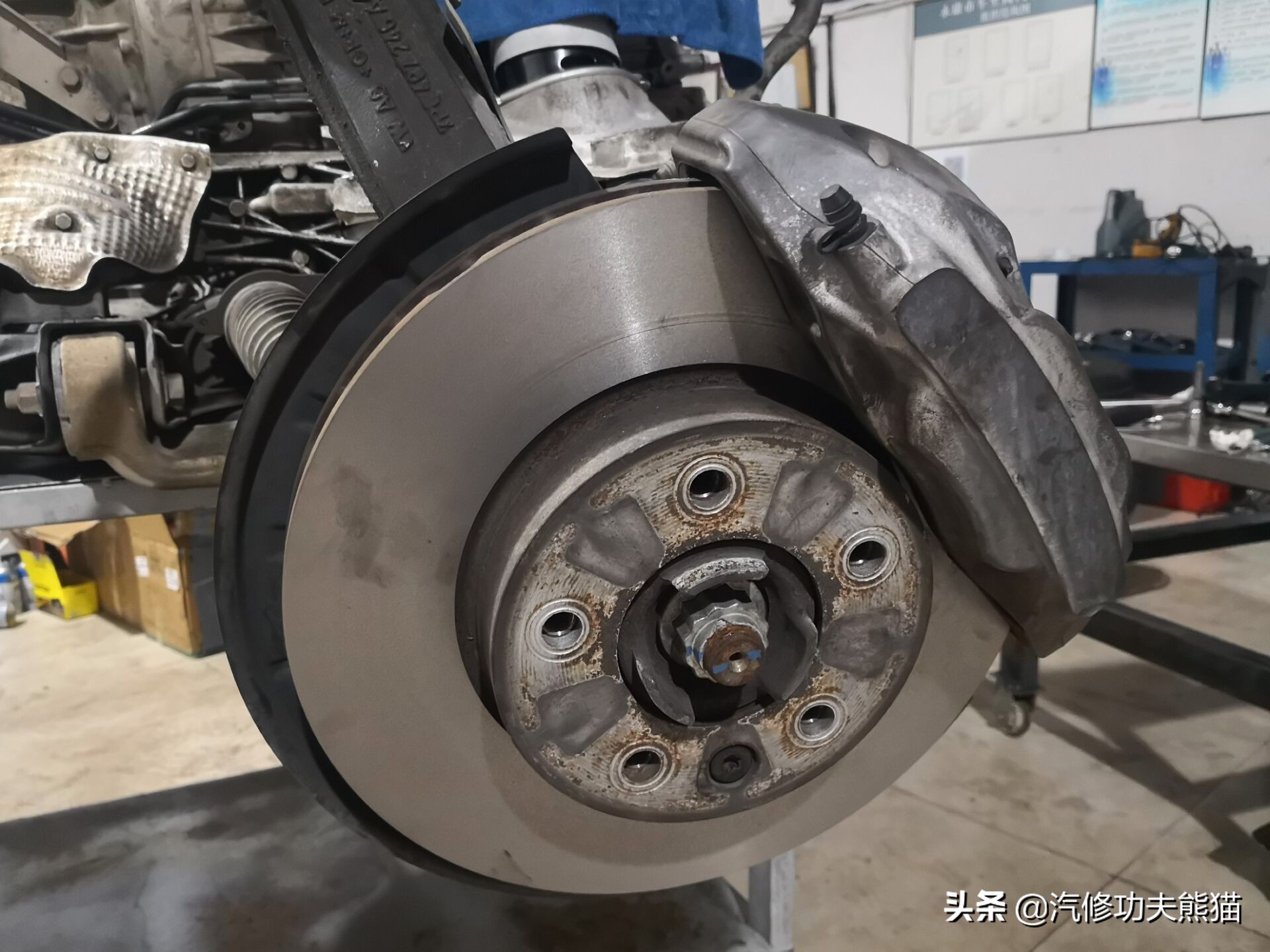 能拉动波音747的大众神车途锐烧机油治理，修完了又可以拉飞机了