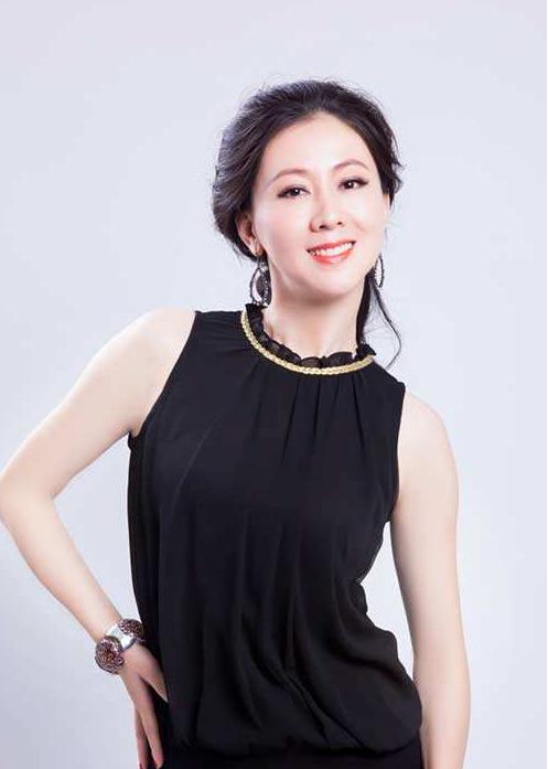 “人体模特”汤加丽，日搜达10万次，父亲震怒：我怎么出门见人