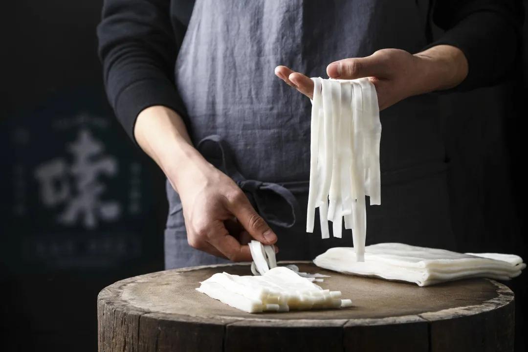 120㎡小店,靠什么月入68万,最高翻台12次?