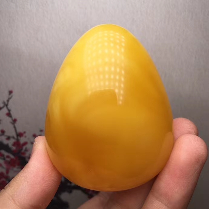 佩戴蜜蜡手串对人体有什么好处,佩戴蜜蜡项链对身体有什么好处