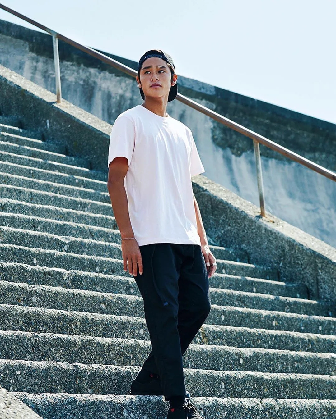 15个颜色的衣服,supreme白t恤有几种