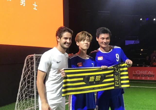 鹿晗曝球迷往事,鹿晗被认错的瞬间