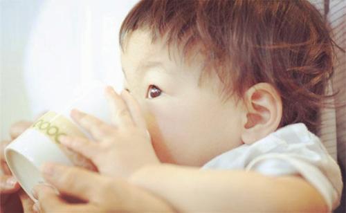 为什么宝宝一尿尿就哭？可能是尿路感染惹的祸！