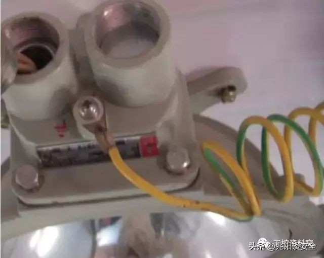 12类电气设备,12个漏电保护器用多大的电箱