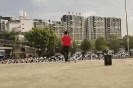 足球之乡普及足球出滥招！足球不踢却用来跳舞，应该学人家日本！