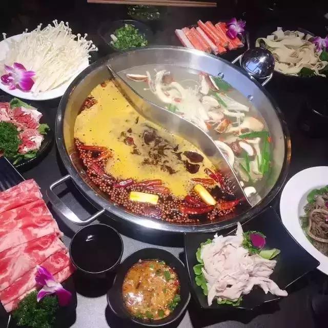 降温吃火锅是对冬天最起码的尊重,吃火锅是对冷天起码的尊重