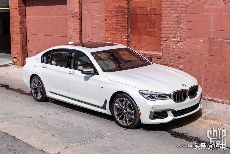 新款宝马m760liv12曜影特别版,宝马的v12
