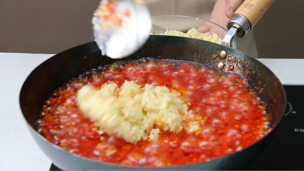 蒜蓉花甲粉丝锡纸做法,锡纸花甲粉蒜蓉酱的制作