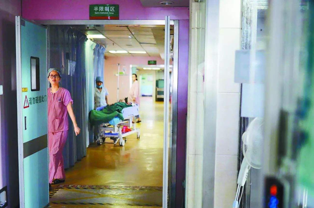 生孩子发抖是怎么回事,生完孩子身体不由自主抖动