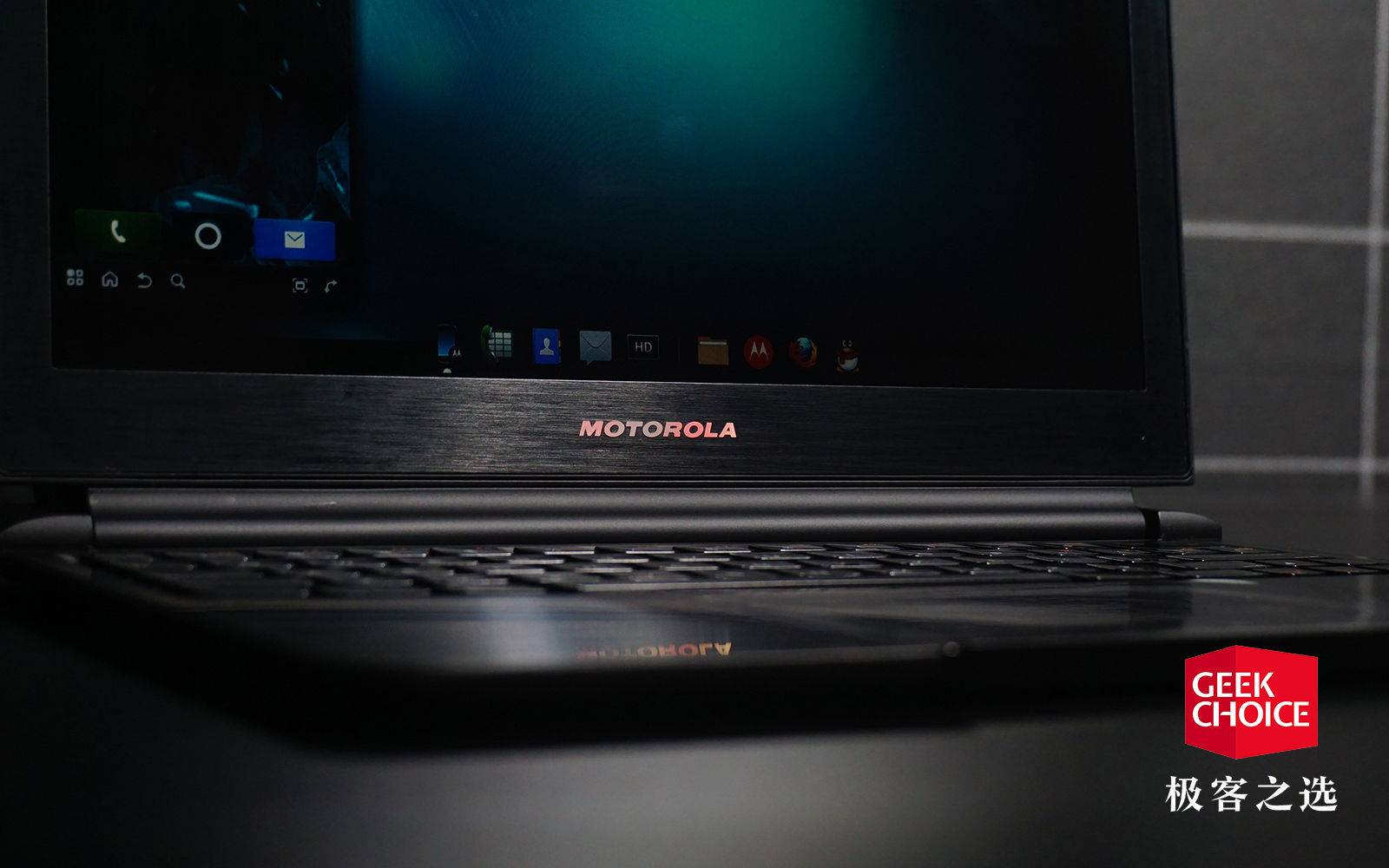 手机还是电脑？八年前摩托罗拉的想法比*NTT**还要大胆〡极客博物馆