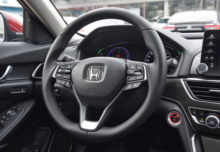 售价16.98-23.78万元的雅阁怎么选,十多万公里的18款雅阁值得买吗