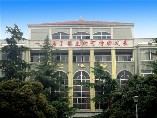 洛一高和理工哪个好,洛一高和二中哪个好