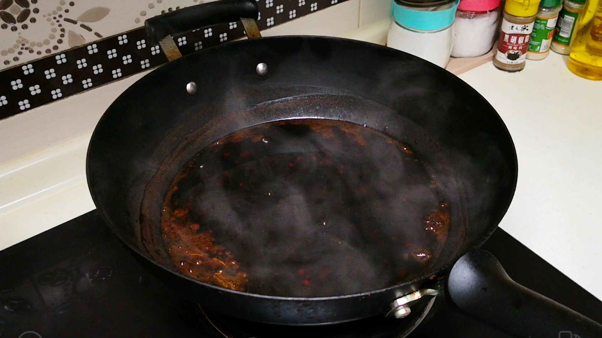 尖辣椒放在锅里蒸一蒸,辣椒放锅里蒸一蒸