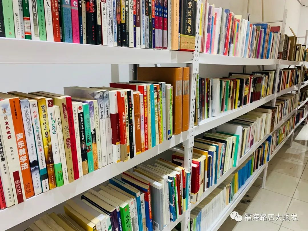 烟台天孚悦尚足球俱乐部携手福海路大润发大型书展开始啦