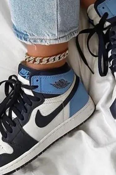 周杰伦球鞋配色,邓紫棋周杰伦同款球鞋