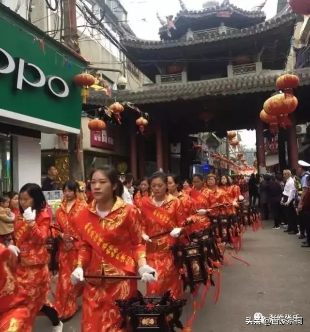 阜南张氏祠堂落成庆典仪式,张氏祠堂唱戏人山人海