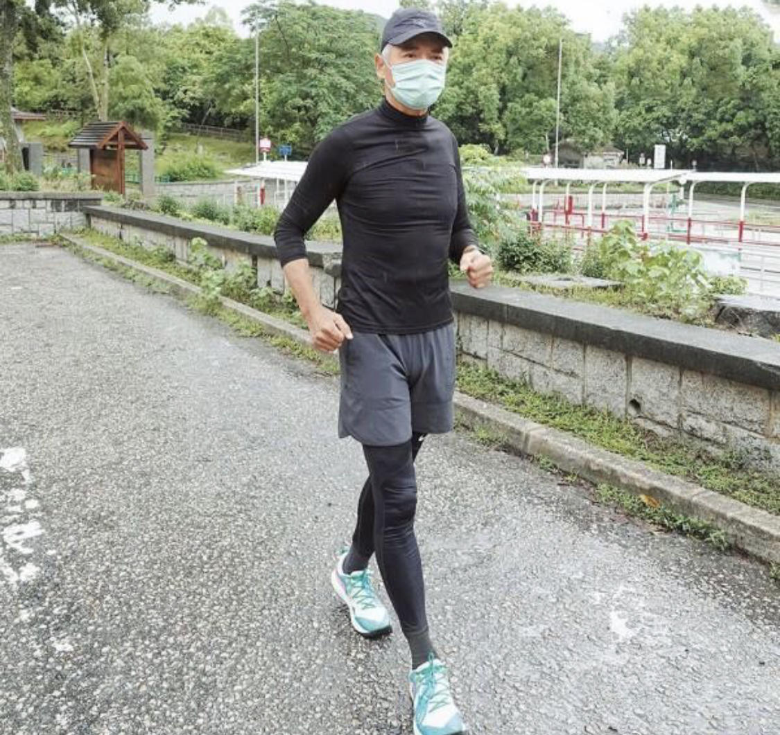 周润发与卢海鹏颁奖,卢海鹏与周润发