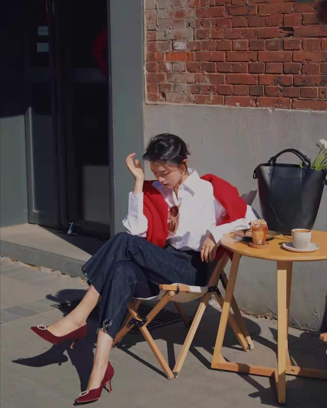 高帮红色高跟鞋搭配啥衣服,红色旗袍配什么颜色高跟鞋