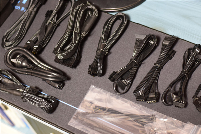 i79700kf配什么显示器,i79700k配置用什么显示器