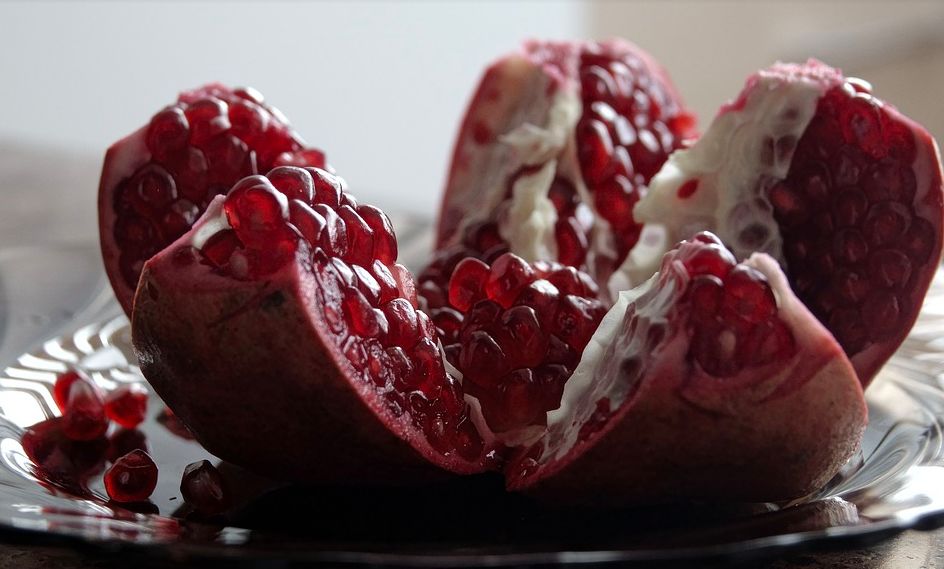 石榴做饭,拿石榴当饭