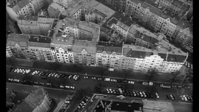 读懂彼得·汉德克，走进《柏林苍穹下》的诗意世界