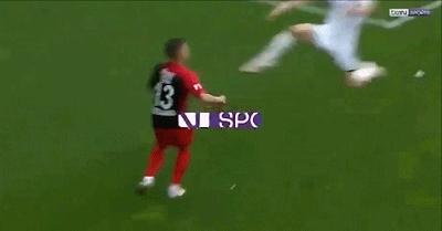 飞踢爆头犯规,c罗十大暴力犯规集锦