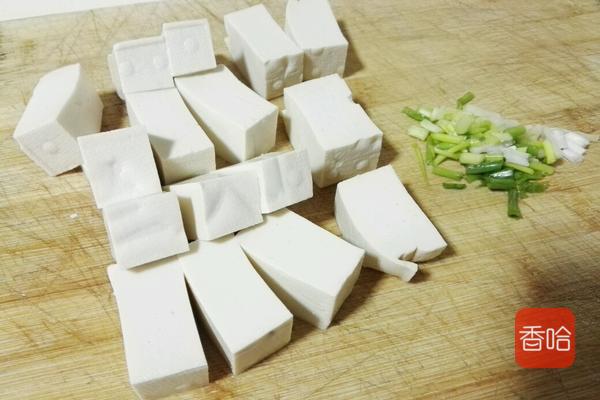 它是女性最佳“暖宫菜”，缓解宫寒，远离姨妈痛睡得香