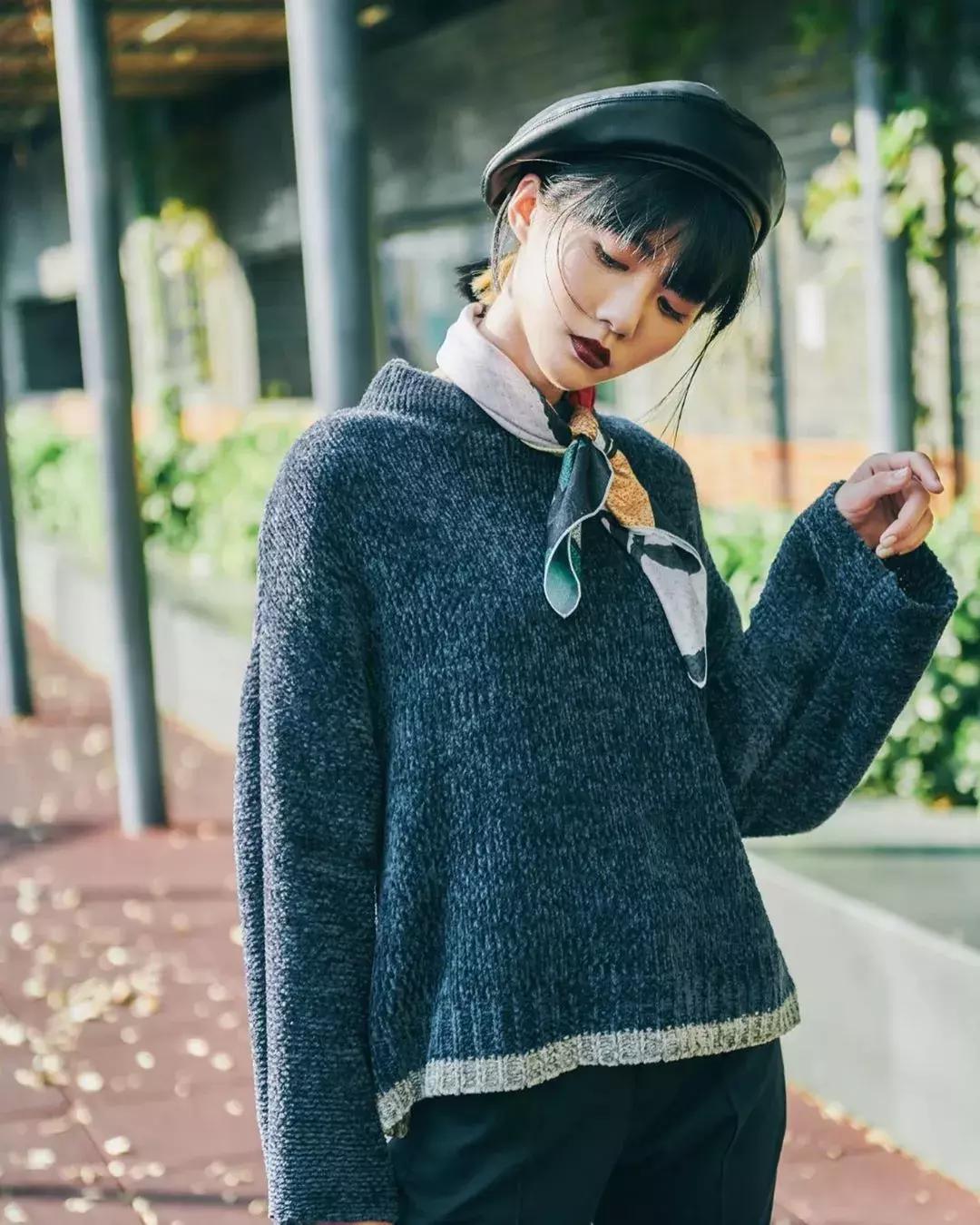 帽子围巾一体的戴起来很暖和,帽子围巾好时髦