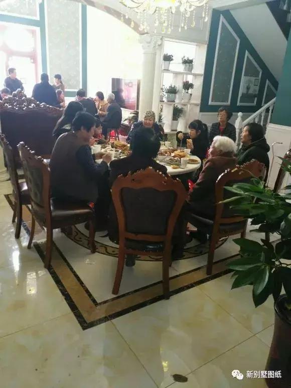 小伙盖三层农村别墅，占地150平米只花不到50万，你觉得怎么样？