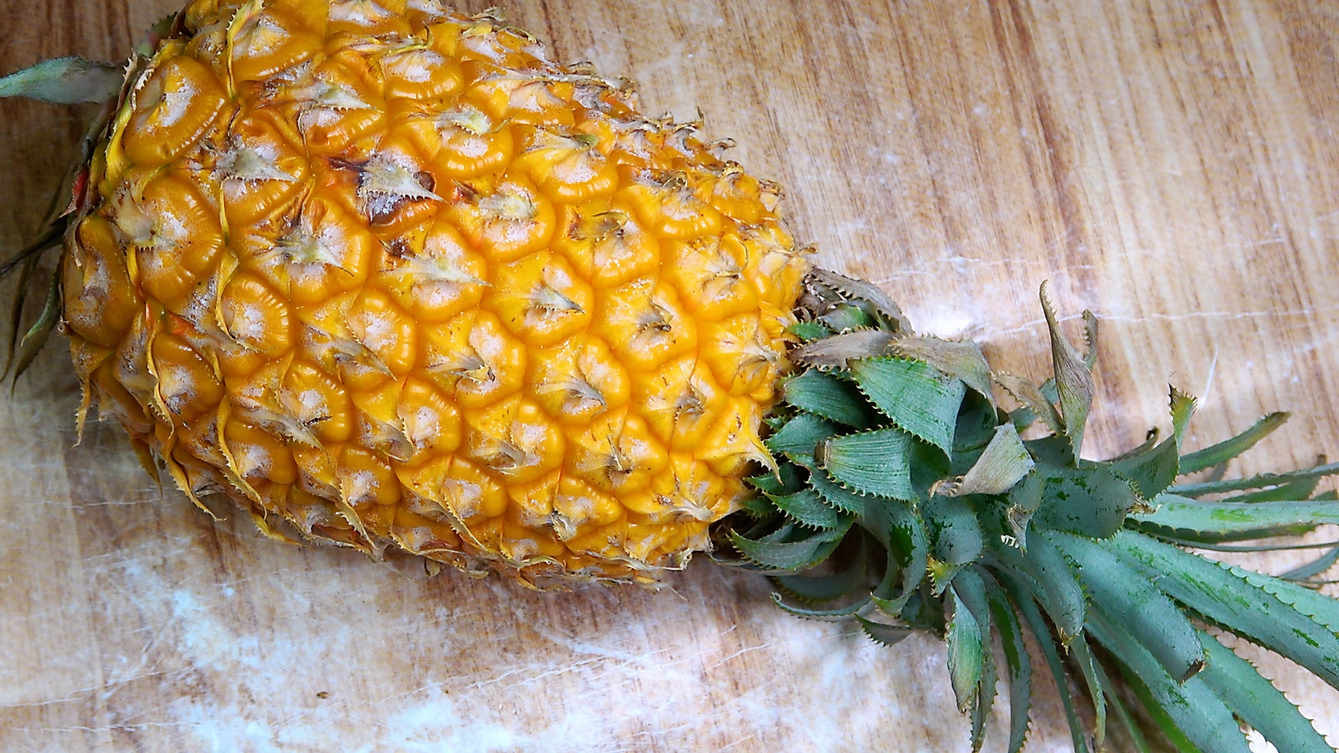 菠萝为什么要用盐水泡一下才好吃,菠萝直接用盐水泡多久好吃