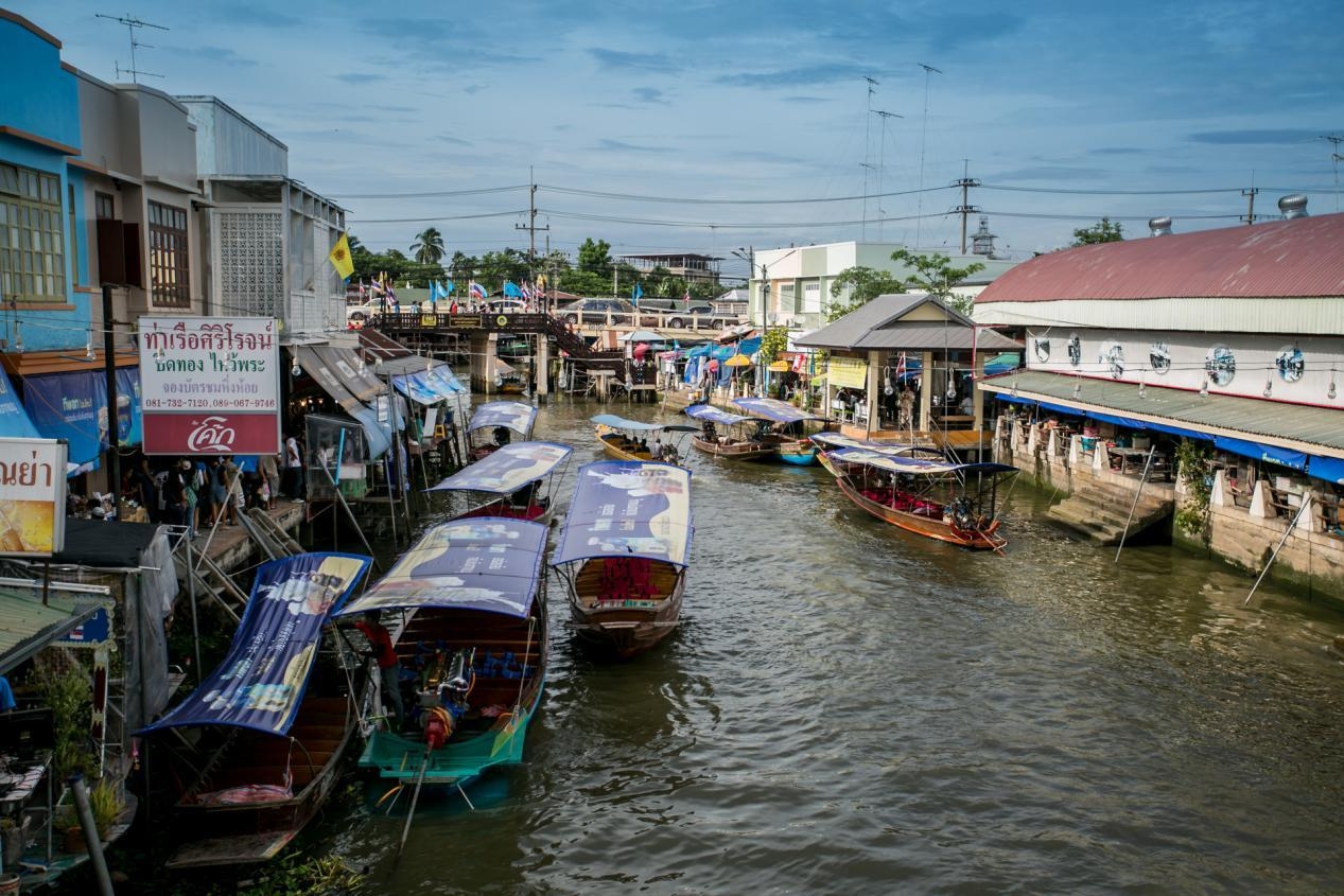 去泰国旅游在哪兑现金,去泰国玩给司机小费什么时候给