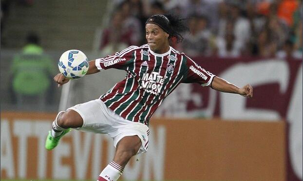 世界足坛第一人小罗,小罗从球王变囚王