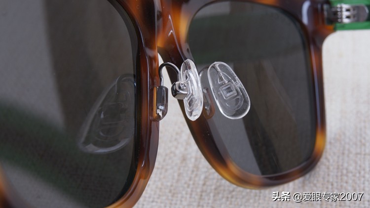 太阳镜鼻托掉了,板材眼镜鼻托掉了怎么配