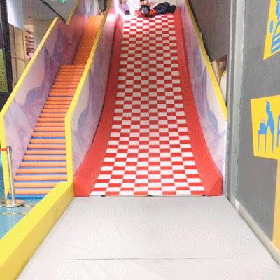 滑滑梯和蹦床乐园,弹力空间蹦床滑梯