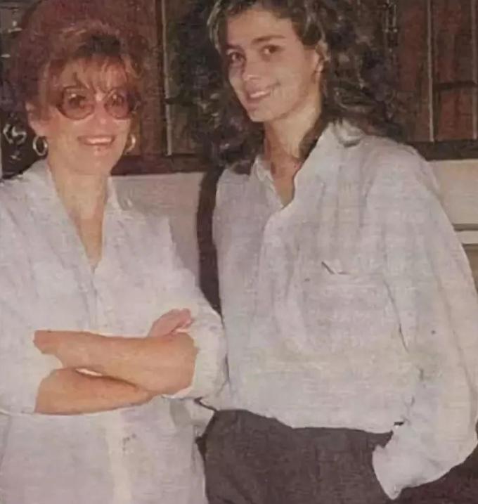 世界第一女超模吸毒 (世界第一超模吸毒)