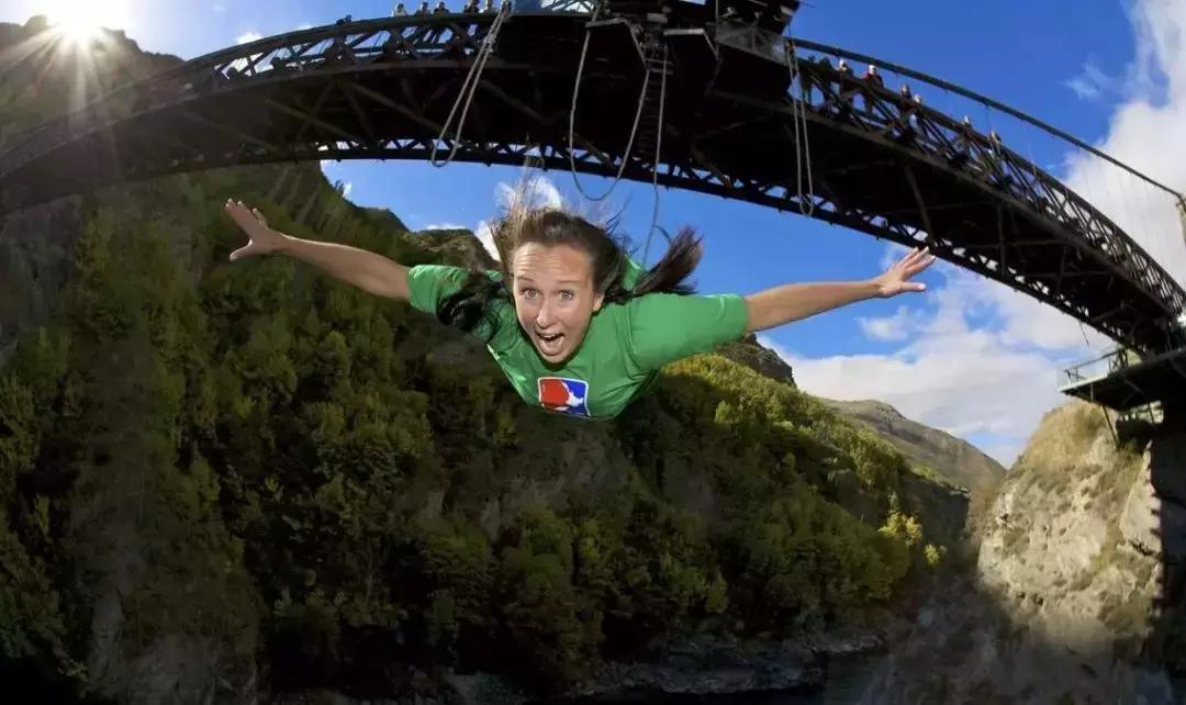 有着绝美迷人的“容颜”，却充满让*欲人**罢不能的速度野性与激情